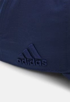 Adidas Golf Golf Performance Hat Crestable - Pet - Team Navy Blue 7 Adidas Golf Golf Performance Hat Crestable - Pet - Team Navy Blue -Charmant Golfen Winkel 095a364d1829456db04bfb30fcec135c