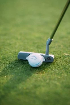 Odyssey WHITE HOT OG #1 WIDE S OS GRIP RH 10 Odyssey WHITE HOT OG #1 WIDE S OS GRIP RH -Charmant Golfen Winkel 3070012019 0001 5