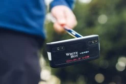 Odyssey White Hot Versa Double Wide -Charmant Golfen Winkel 3070022198 6