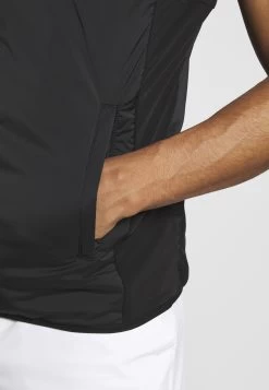 Lyle & Scott Golf Gilet - Bodywarmer - True Black -Charmant Golfen Winkel 78c38f4014c846fa82bfc7e4e5360fc5